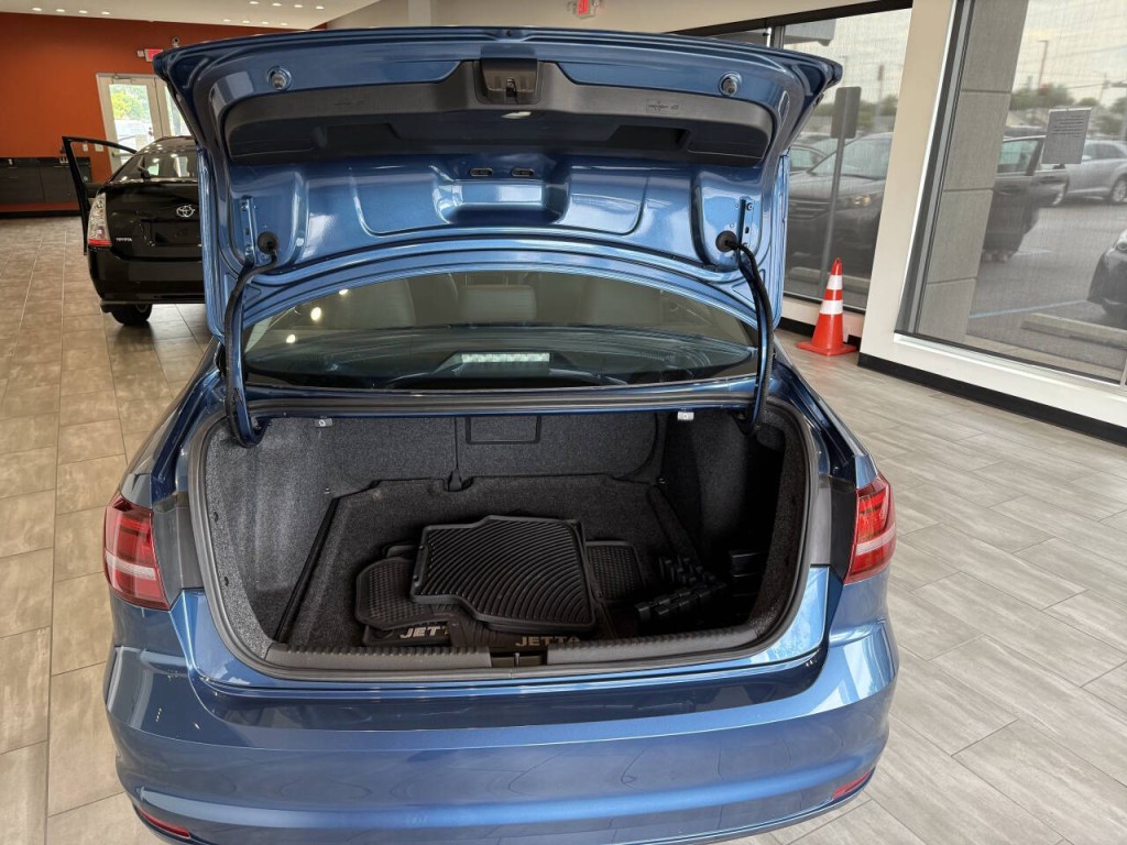 2017 Volkswagen Jetta Image 28