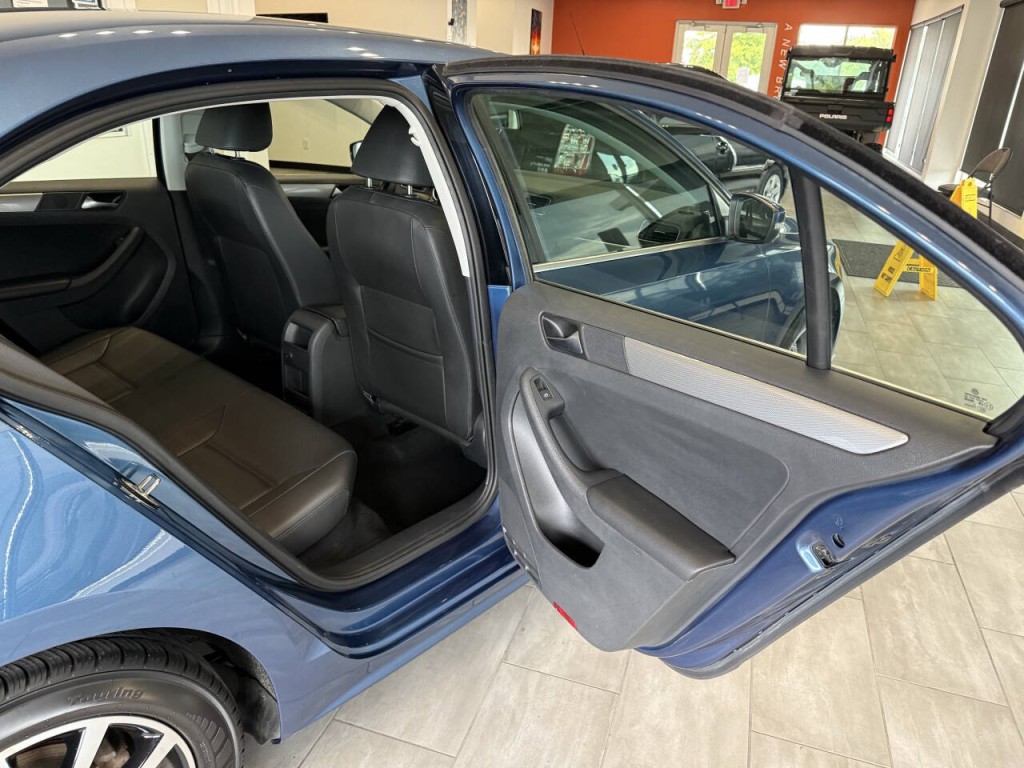 2017 Volkswagen Jetta Image 30