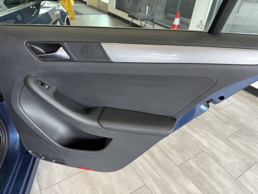 2017 Volkswagen Jetta Image 31