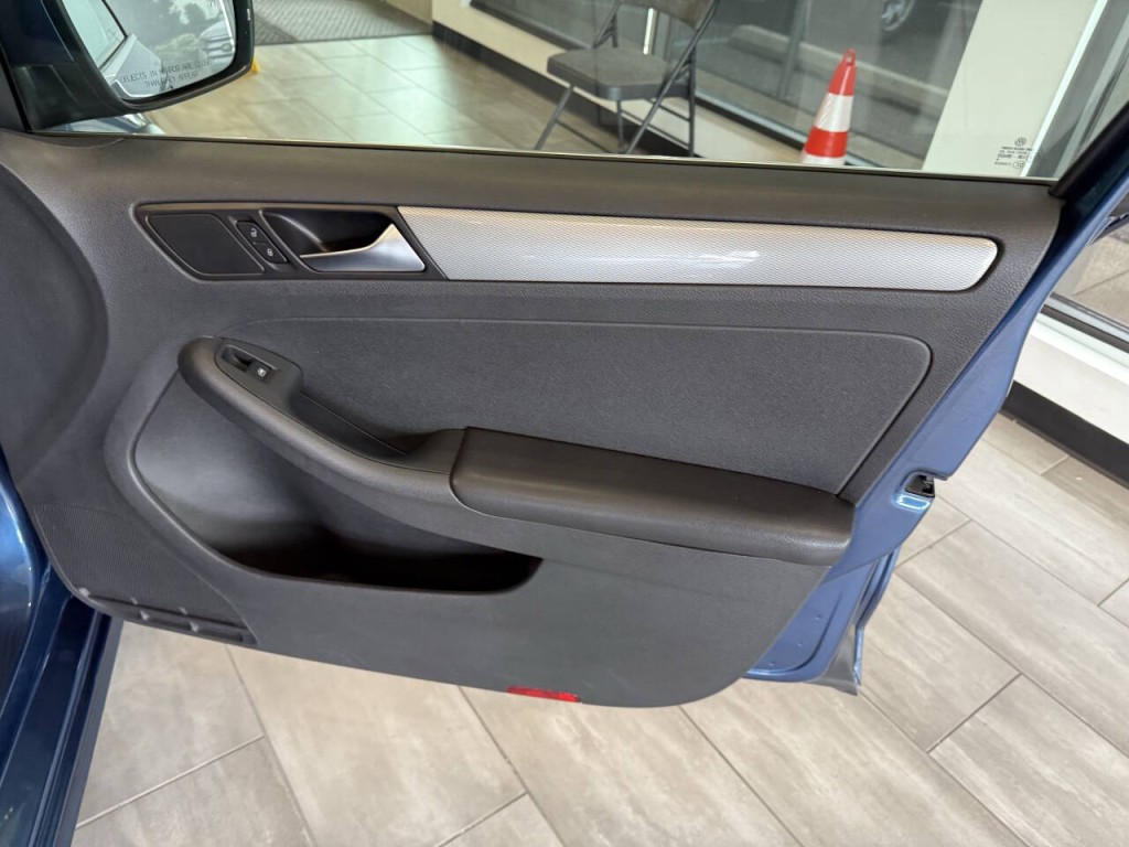 2017 Volkswagen Jetta Image 34