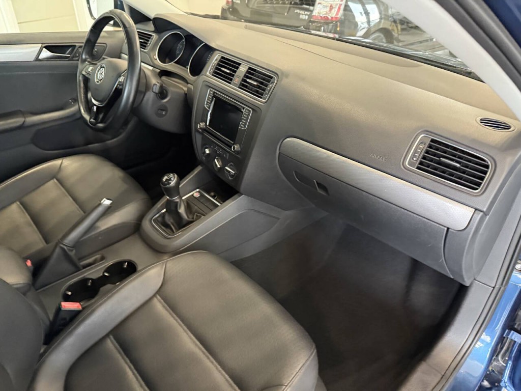 2017 Volkswagen Jetta Image 36