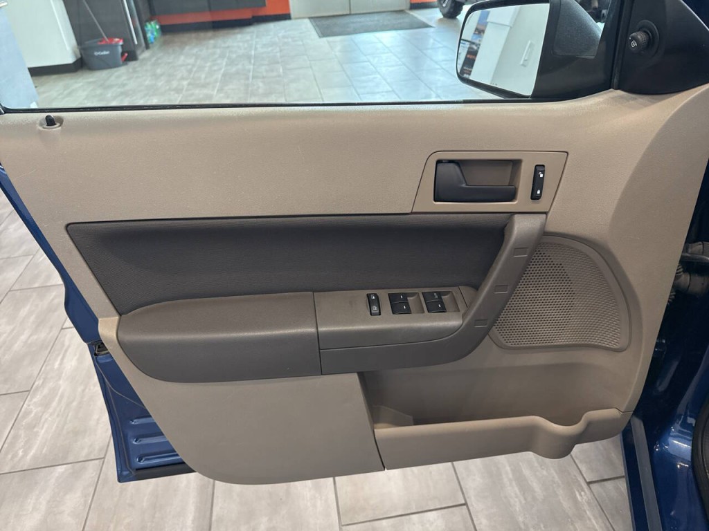 2009 Ford Focus Image 15
