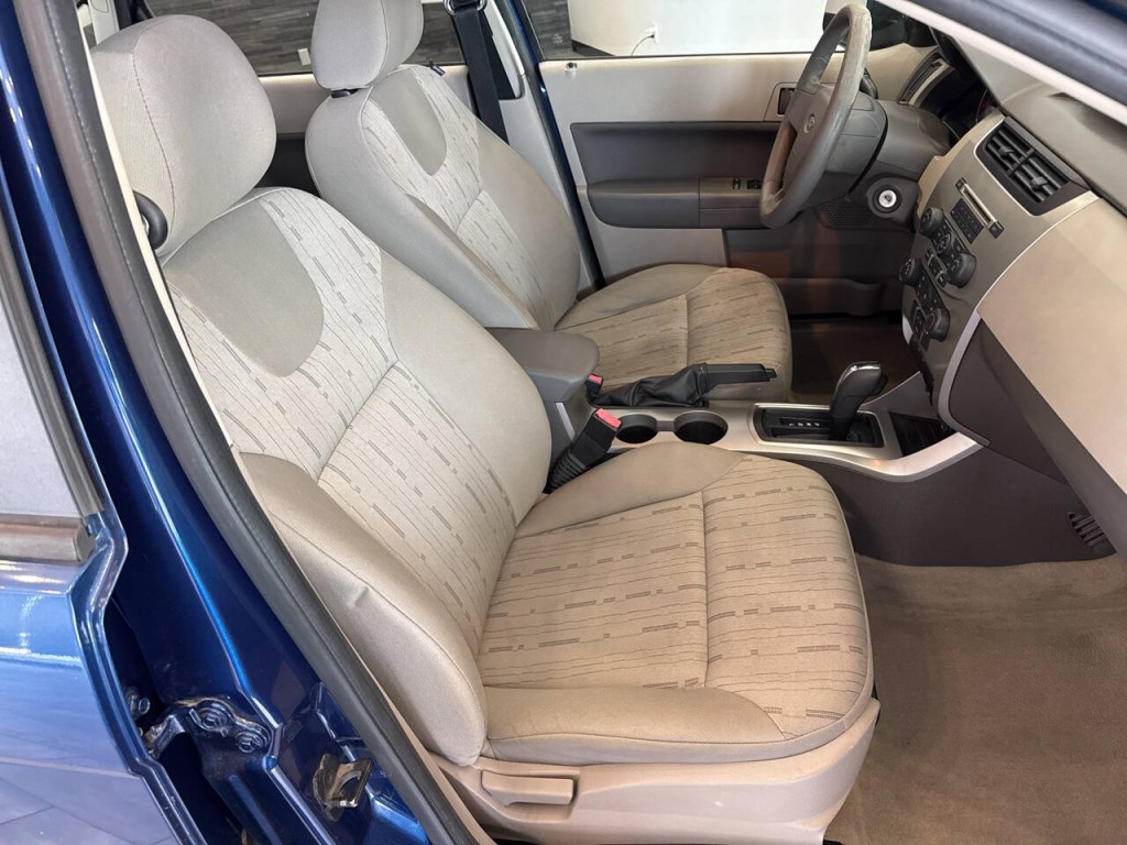 2009 Ford Focus Image 35