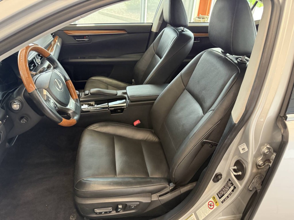 2014 Lexus ES 300 Image 18