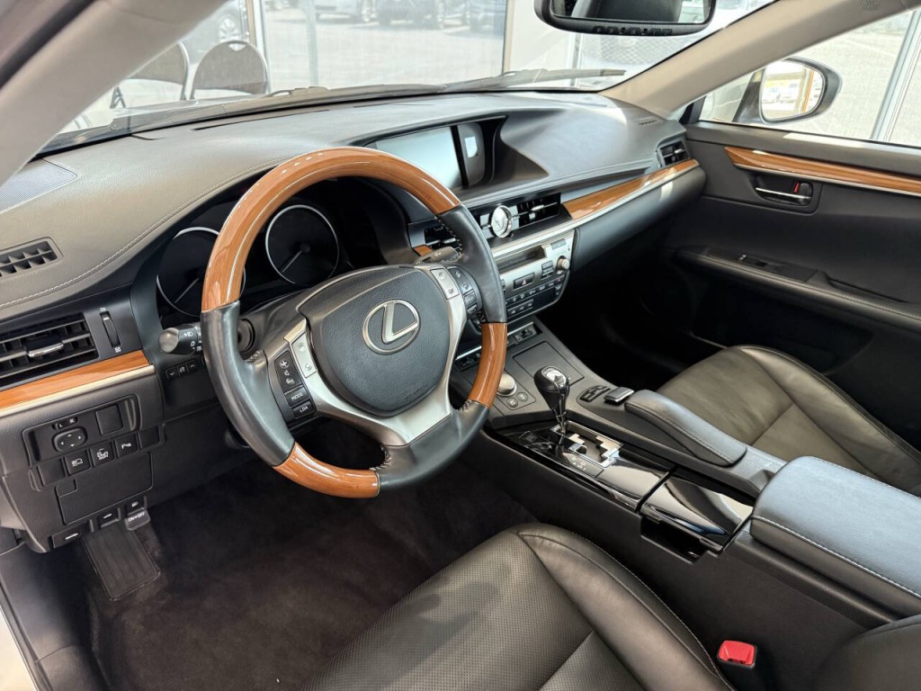 2014 Lexus ES 300 Image 20