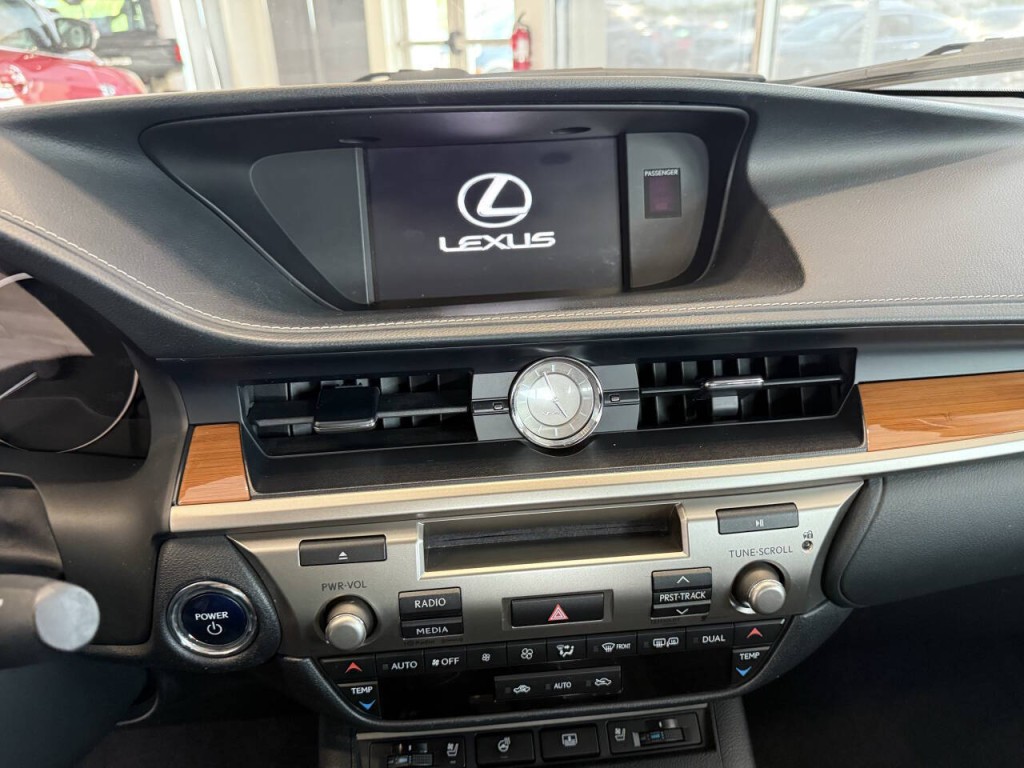2014 Lexus ES 300 Image 27