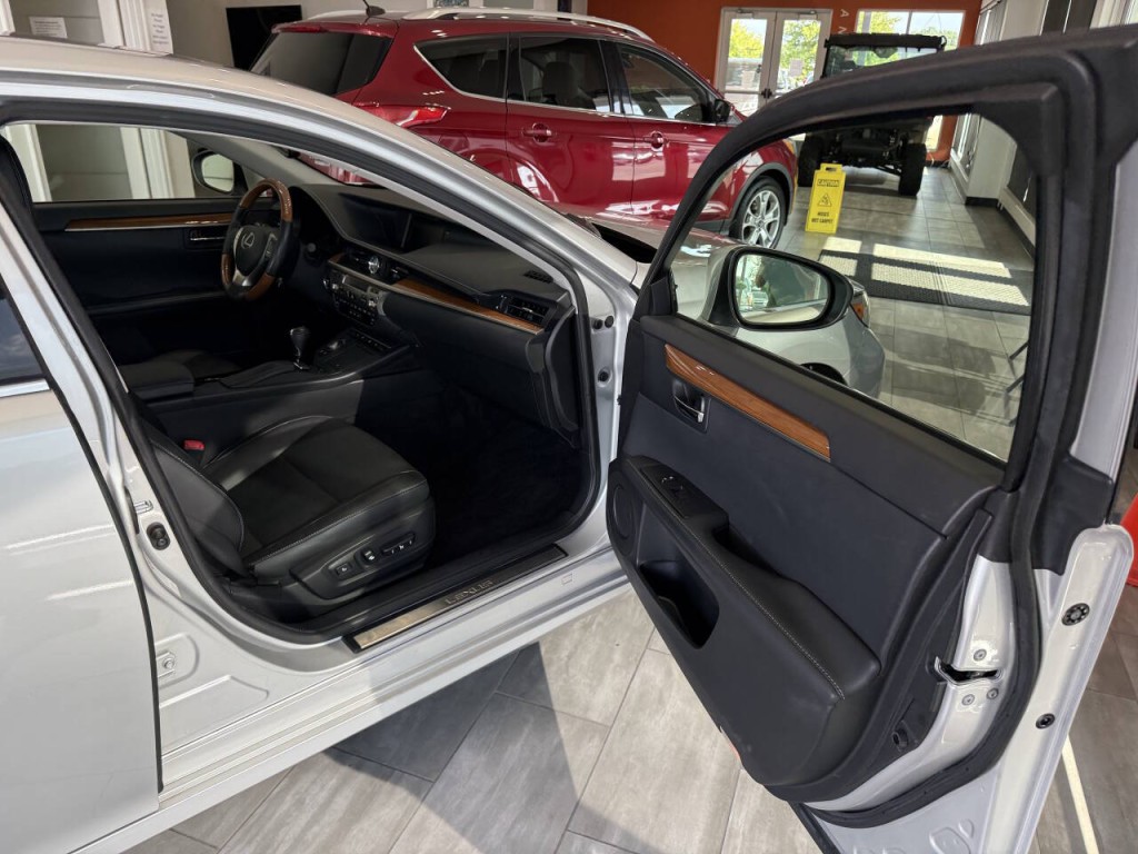 2014 Lexus ES 300 Image 49