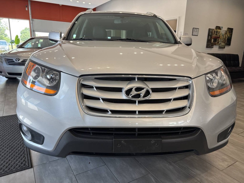 2011 Hyundai Santa Fe Image 2