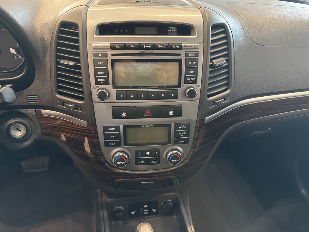 2011 Hyundai Santa Fe Image 22