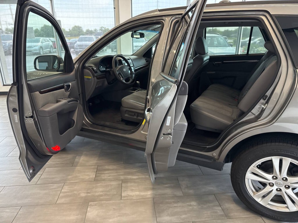 2012 Hyundai Santa Fe Image 10