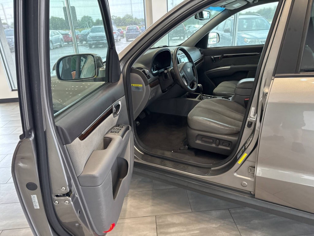 2012 Hyundai Santa Fe Image 11