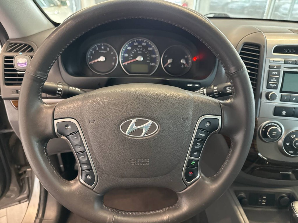 2012 Hyundai Santa Fe Image 16