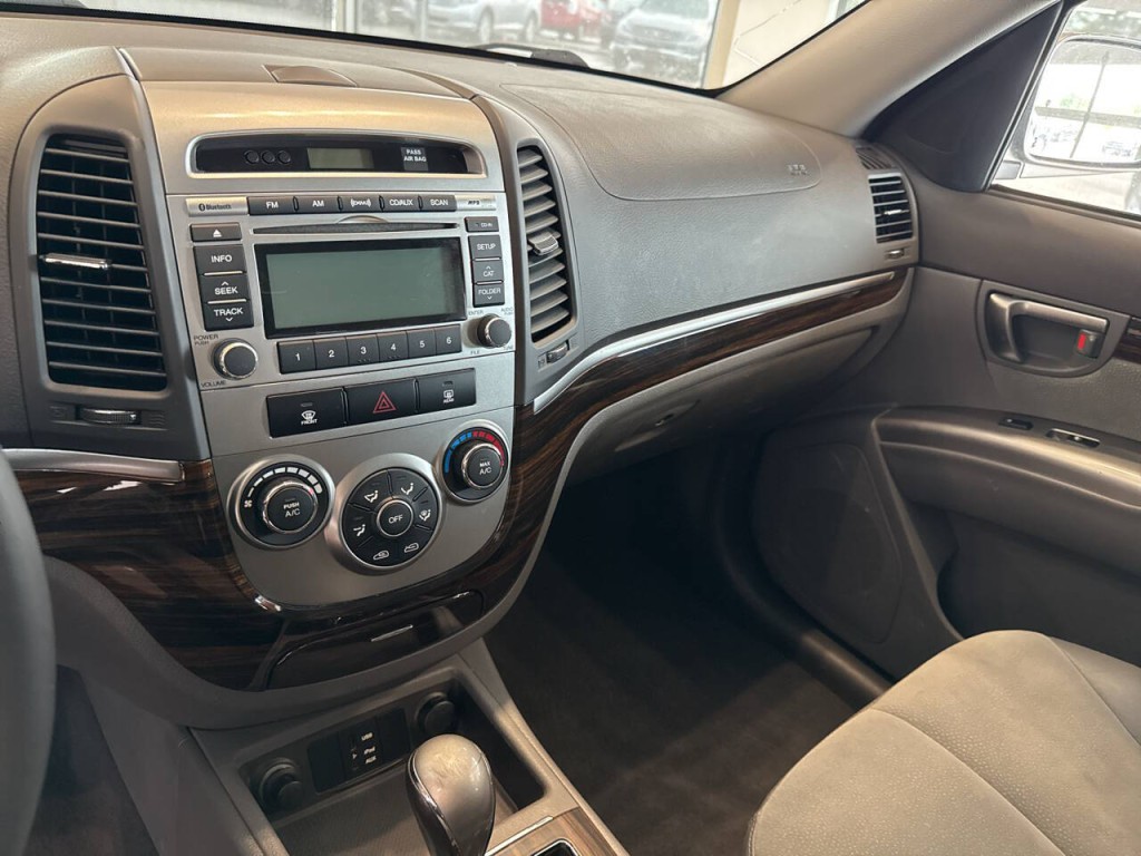 2012 Hyundai Santa Fe Image 17