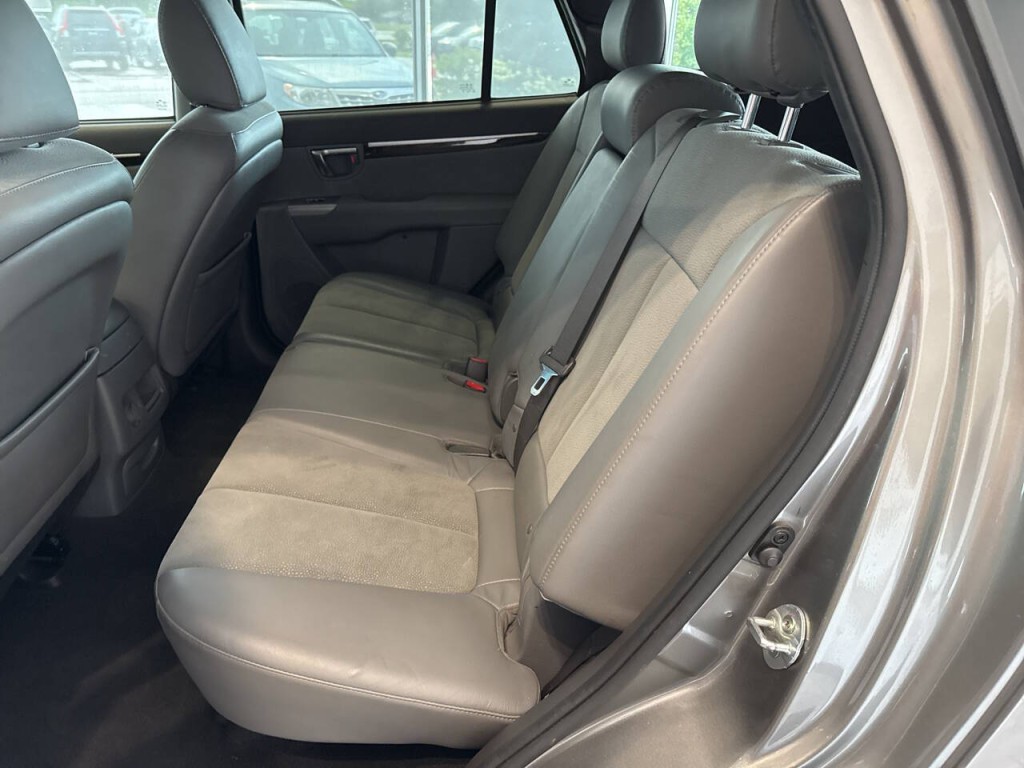 2012 Hyundai Santa Fe Image 23