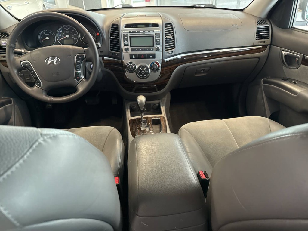 2012 Hyundai Santa Fe Image 24