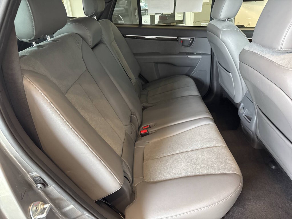 2012 Hyundai Santa Fe Image 30