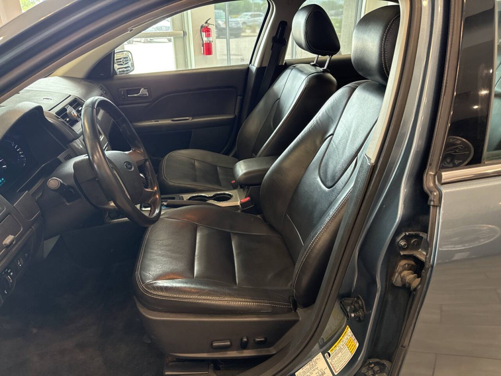 2011 Ford Fusion Image 16