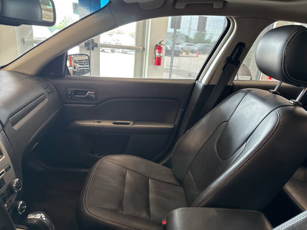 2011 Ford Fusion Image 24