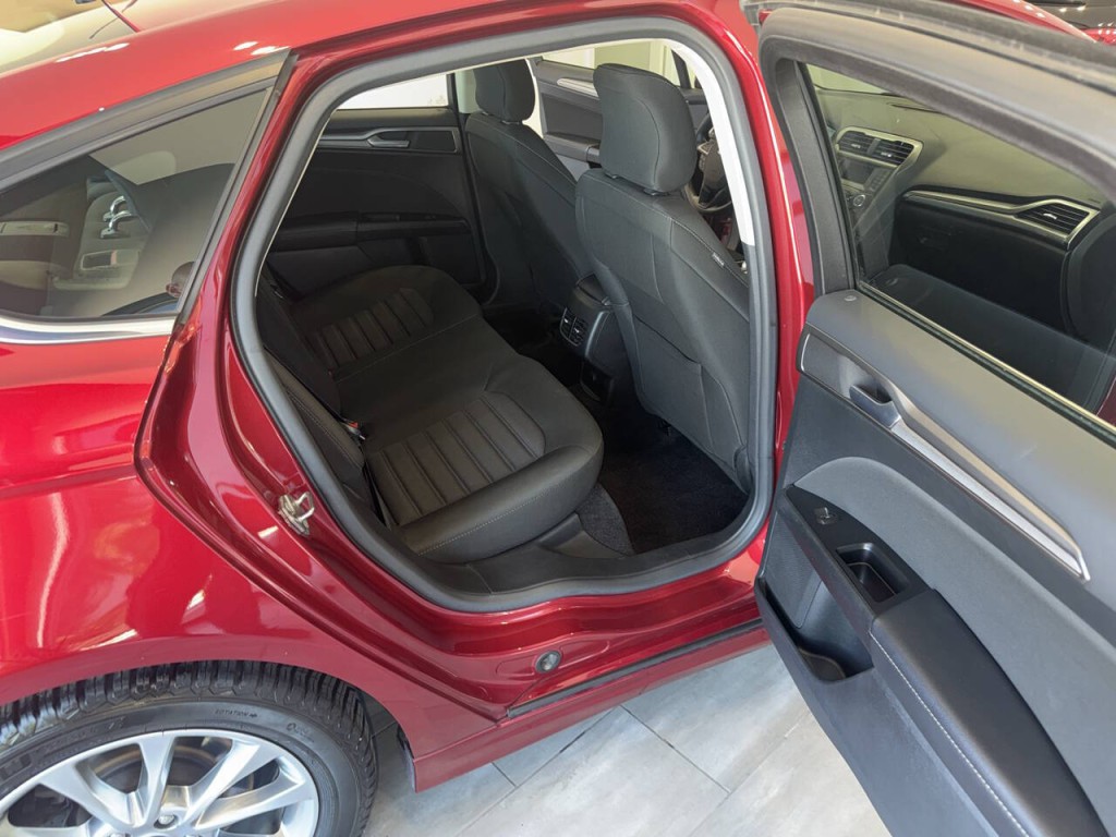 2017 Ford Fusion Image 28
