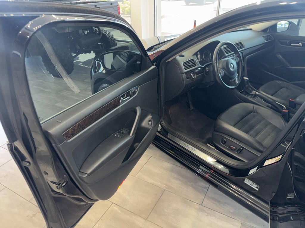 2014 Volkswagen Passat Image 18