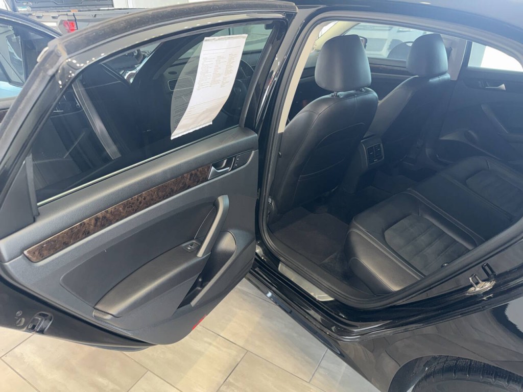 2014 Volkswagen Passat Image 25