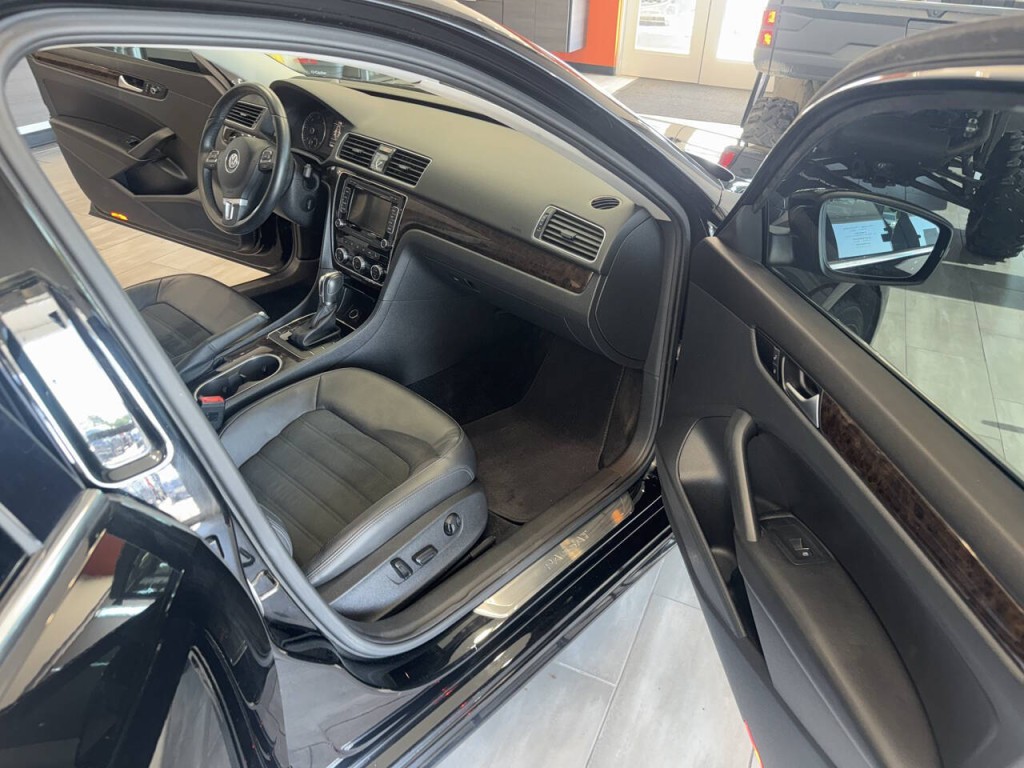 2014 Volkswagen Passat Image 28