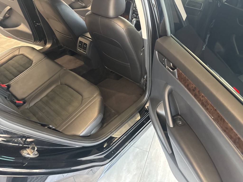 2014 Volkswagen Passat Image 30