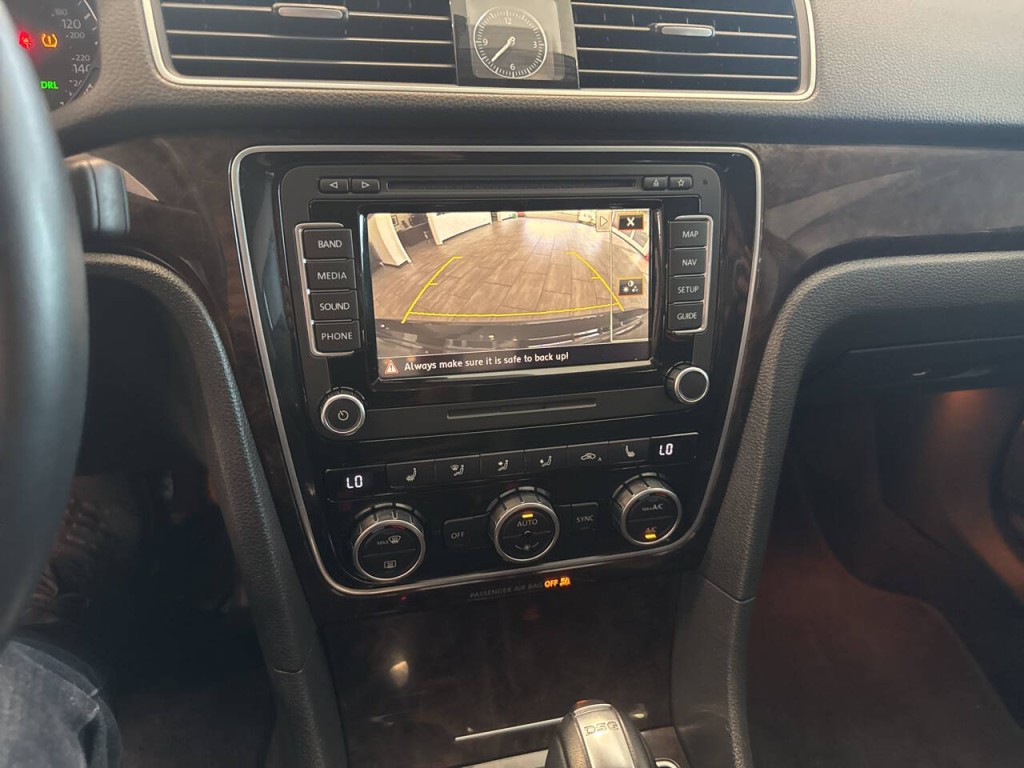 2014 Volkswagen Passat Image 34