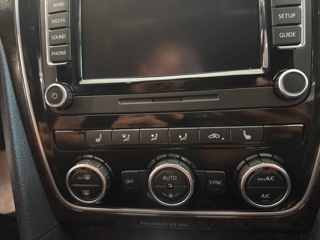 2014 Volkswagen Passat Image 35