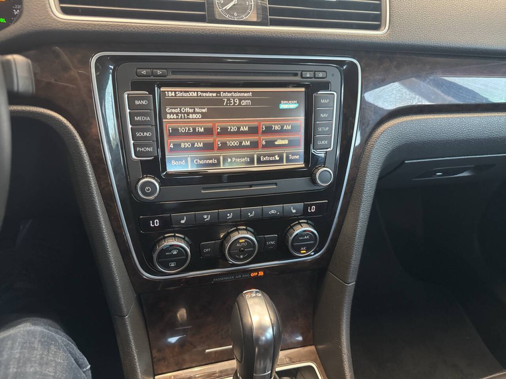 2014 Volkswagen Passat Image 36