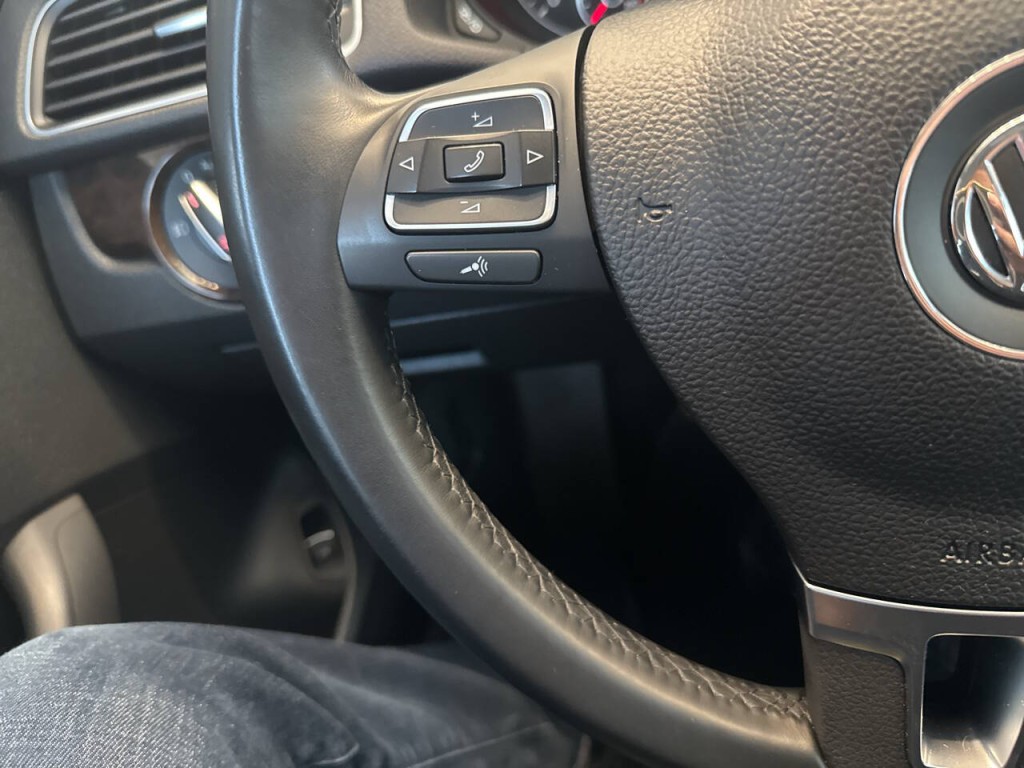 2014 Volkswagen Passat Image 38