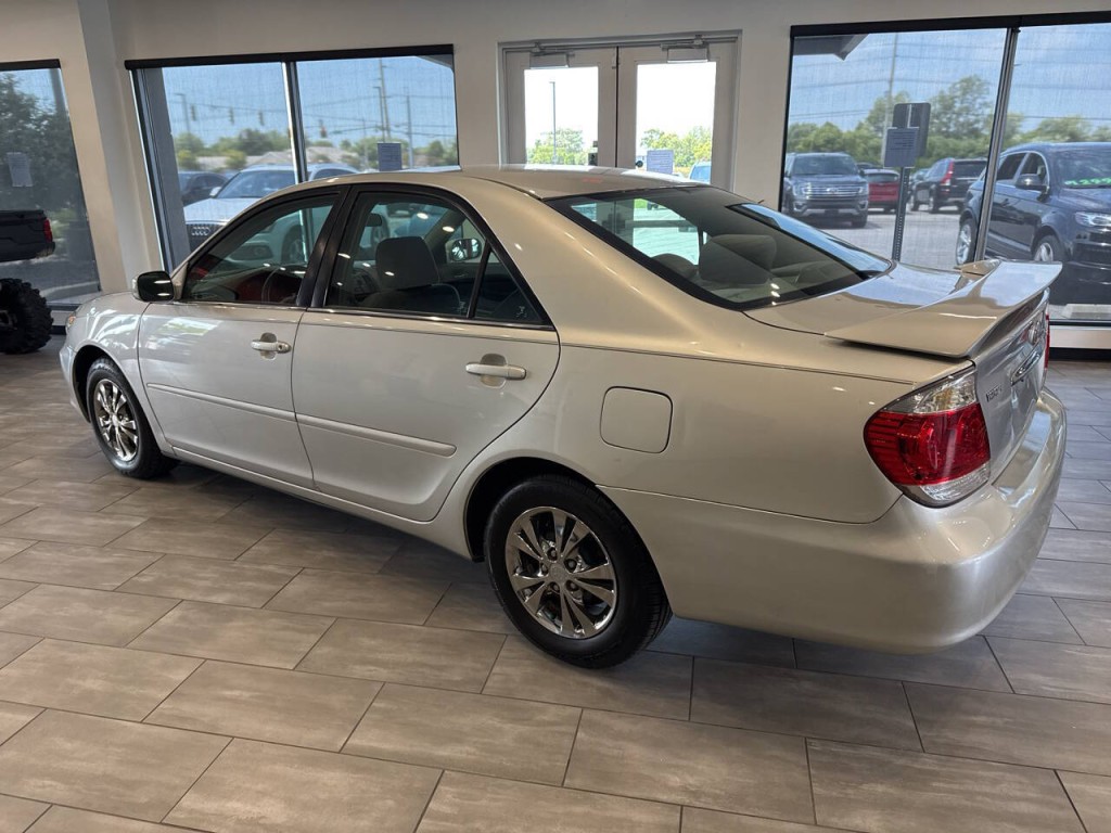 2005 Toyota Camry Image 5