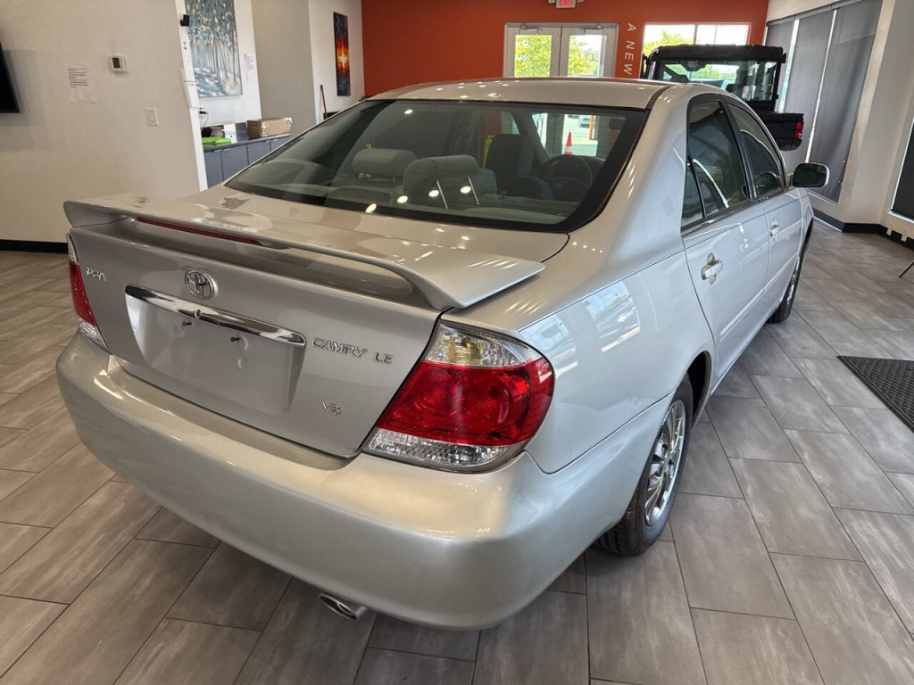 2005 Toyota Camry Image 8