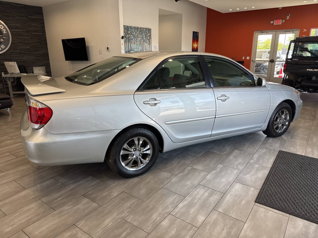 2005 Toyota Camry Image 9
