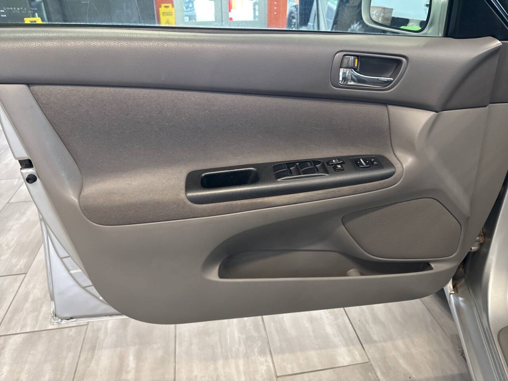 2005 Toyota Camry Image 13