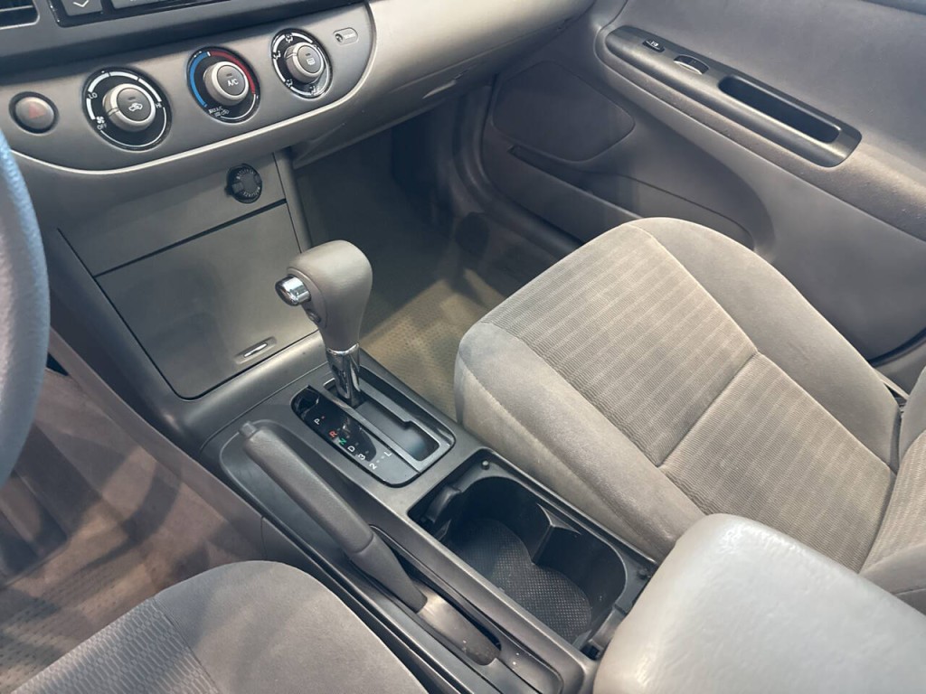 2005 Toyota Camry Image 21