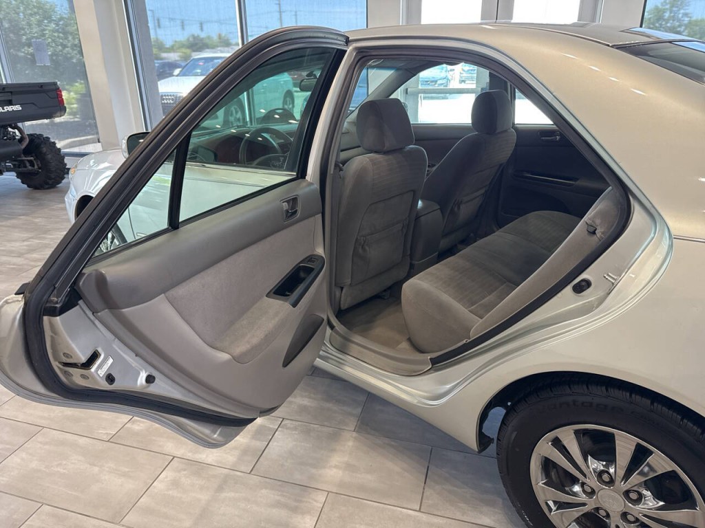 2005 Toyota Camry Image 25
