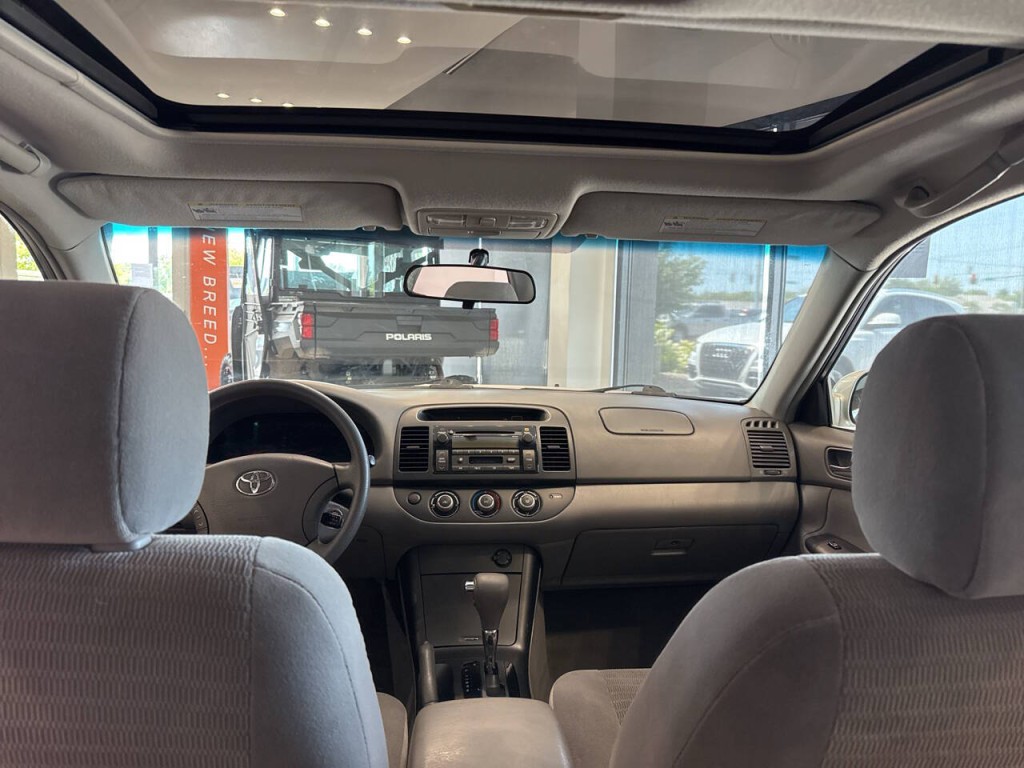 2005 Toyota Camry Image 28
