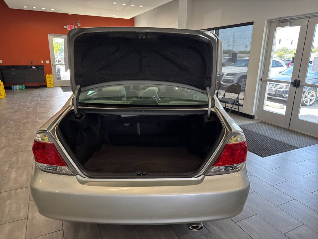 2005 Toyota Camry Image 30