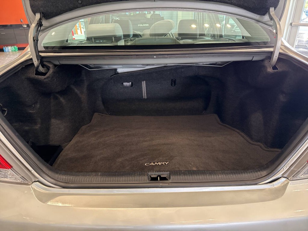 2005 Toyota Camry Image 31