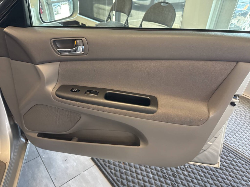 2005 Toyota Camry Image 36