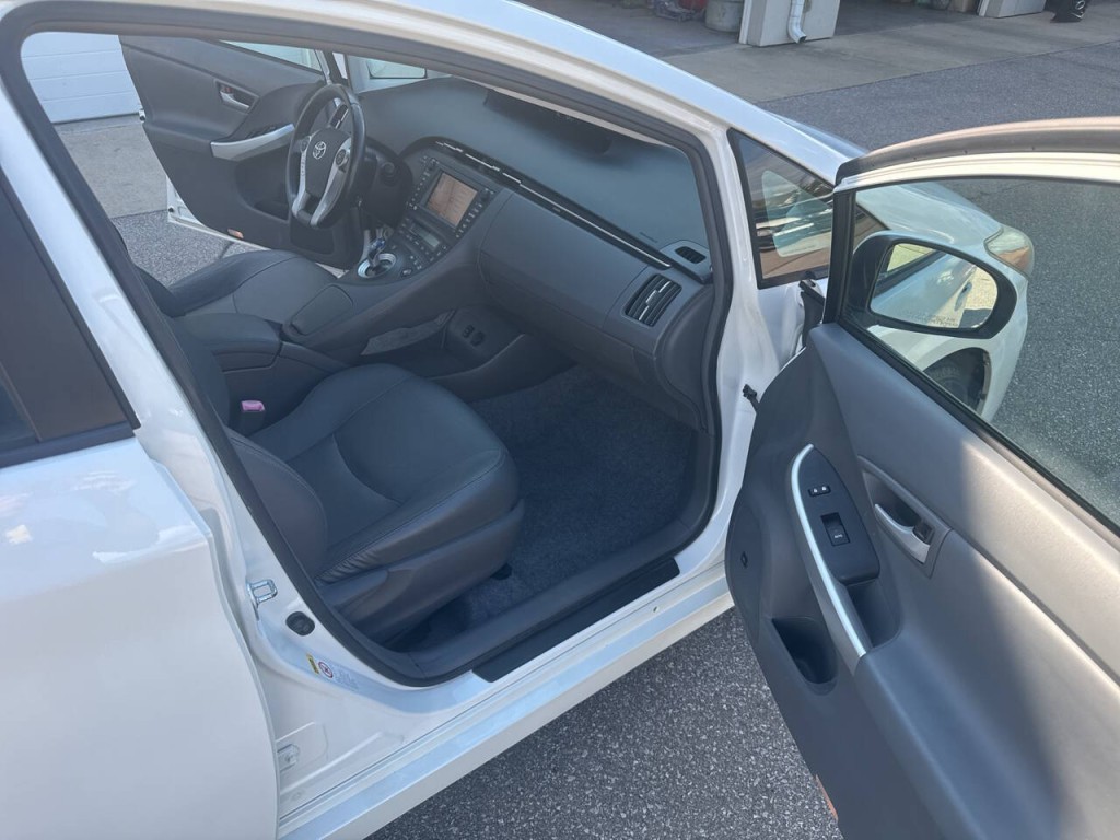 2010 Toyota Prius Image 34