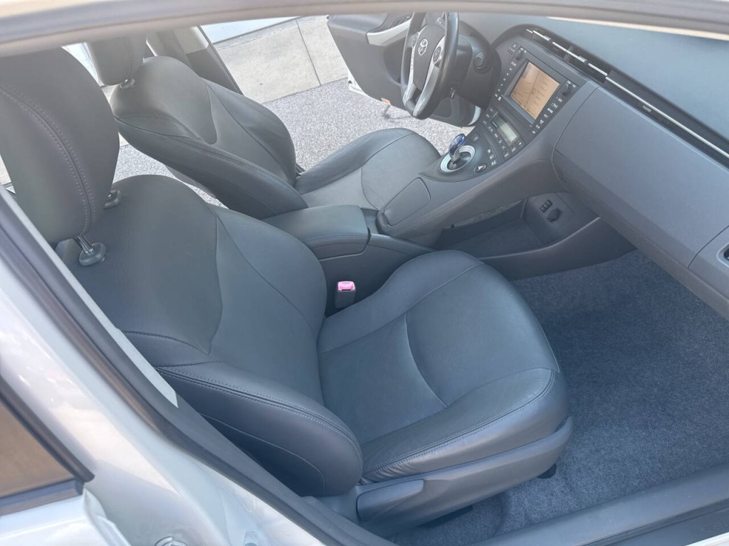2010 Toyota Prius Image 35