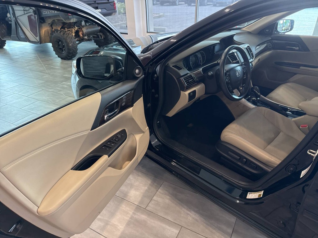 2016 Honda Accord Image 11