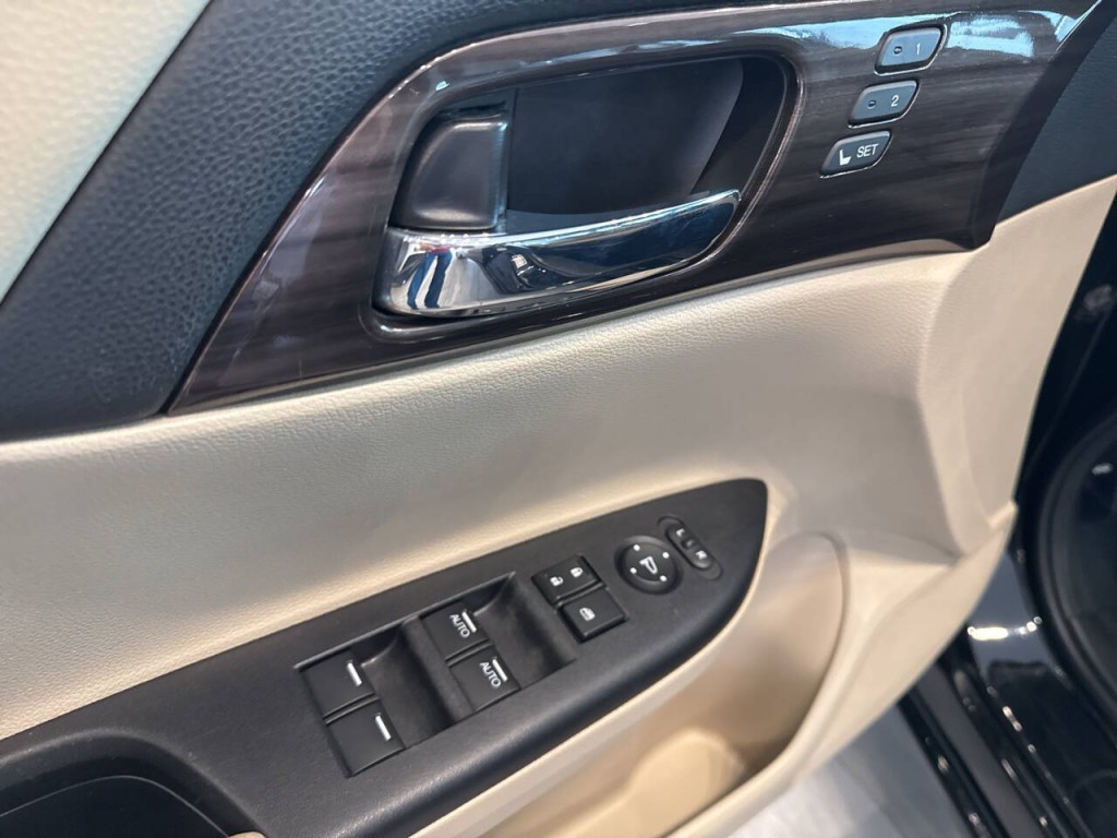 2016 Honda Accord Image 13