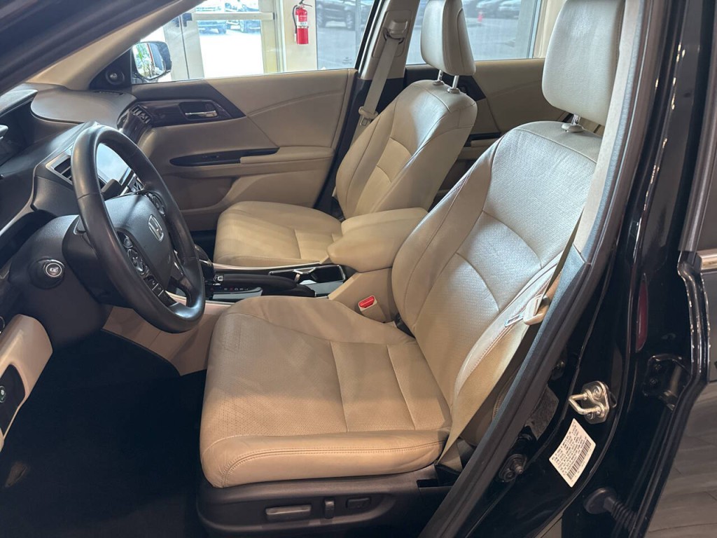2016 Honda Accord Image 14