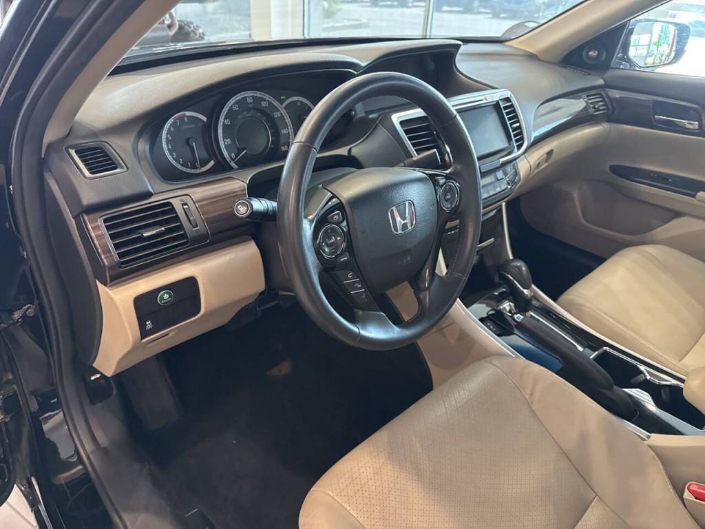 2016 Honda Accord Image 16