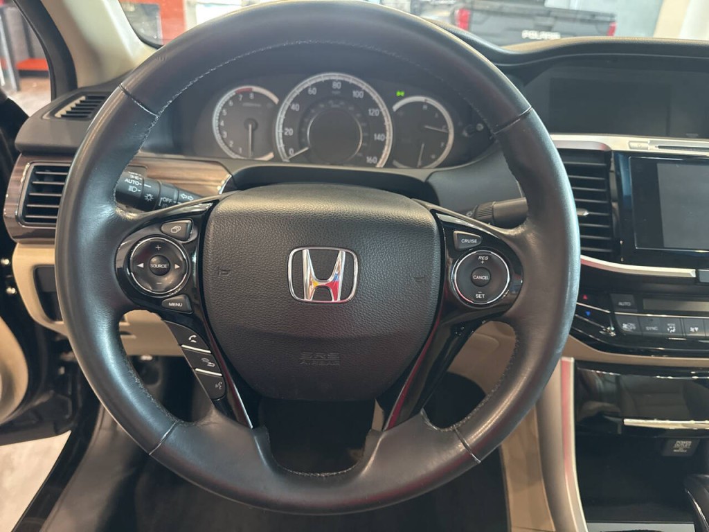 2016 Honda Accord Image 17