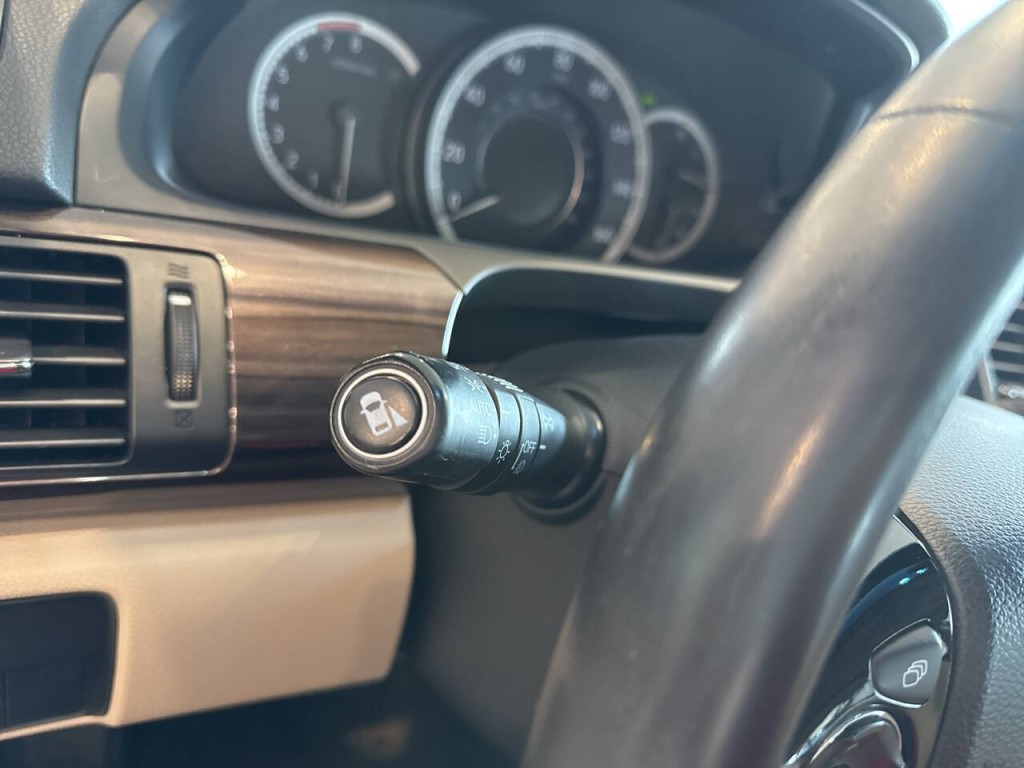 2016 Honda Accord Image 19
