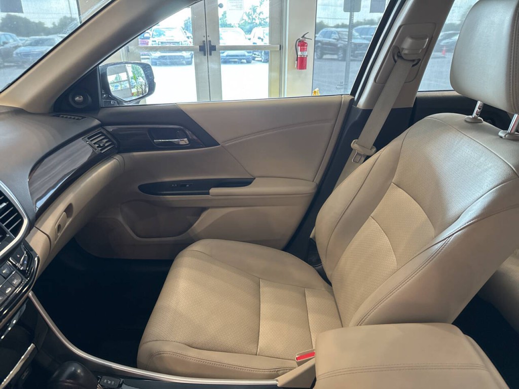 2016 Honda Accord Image 22